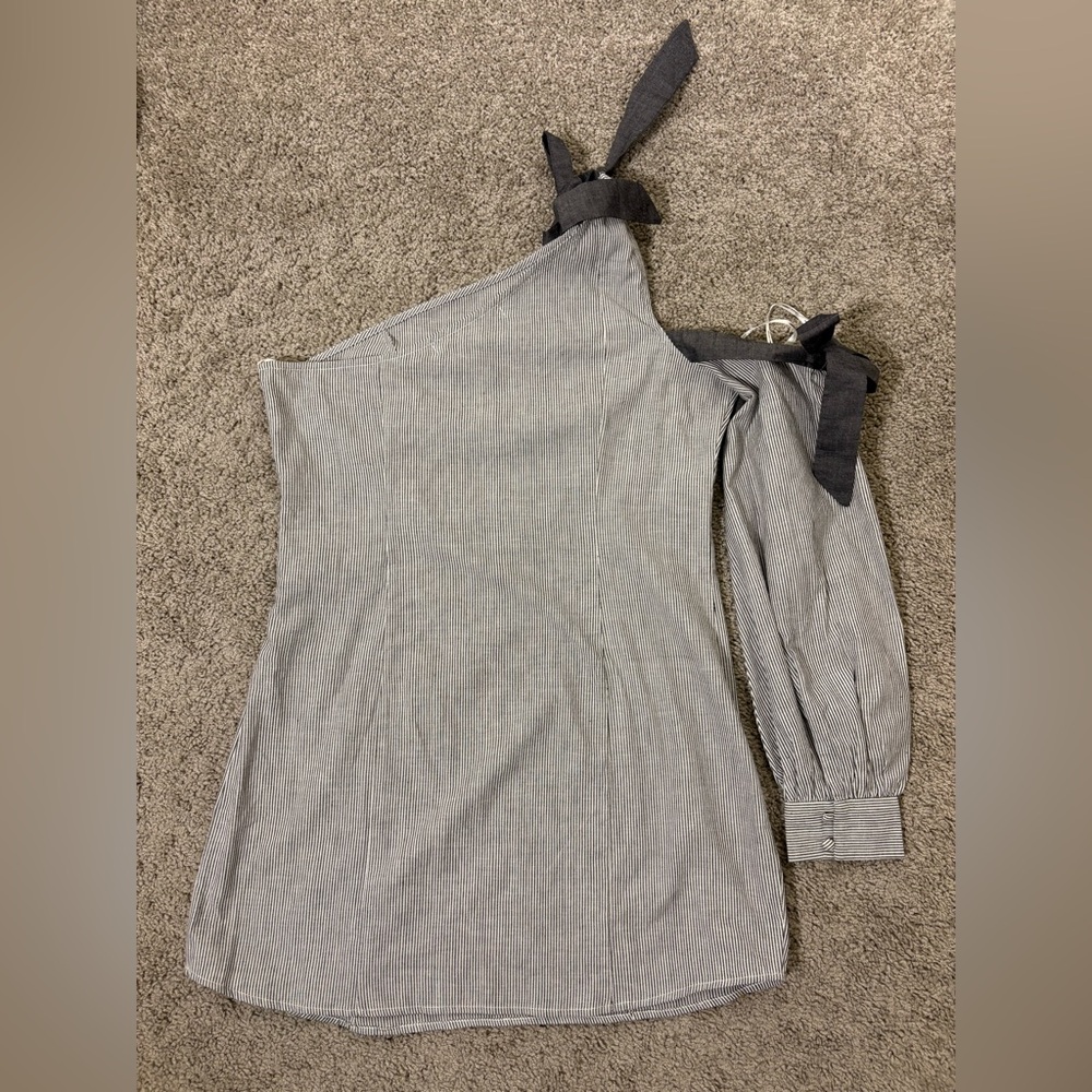 Revolve Lovers + Friends Grey Striped Ribbon Tie one Shoulder Mini Dress M NWT - Picture 9 of 11